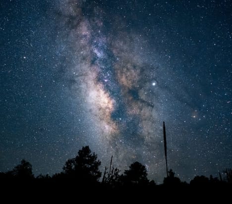 Zvaigžņotā debess — zvaigznāji un planētas